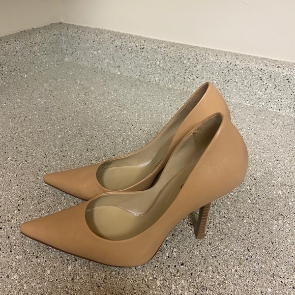 Guess high heels! Size 6 - Picture 2 of 4